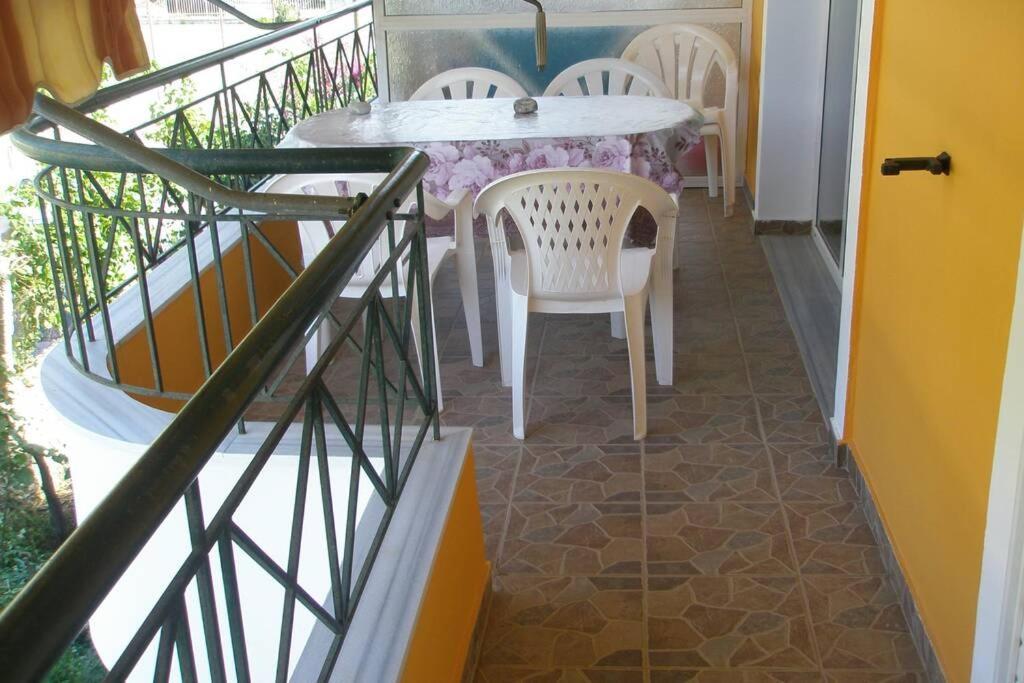 Lina'S Apartment Himare Exterior photo