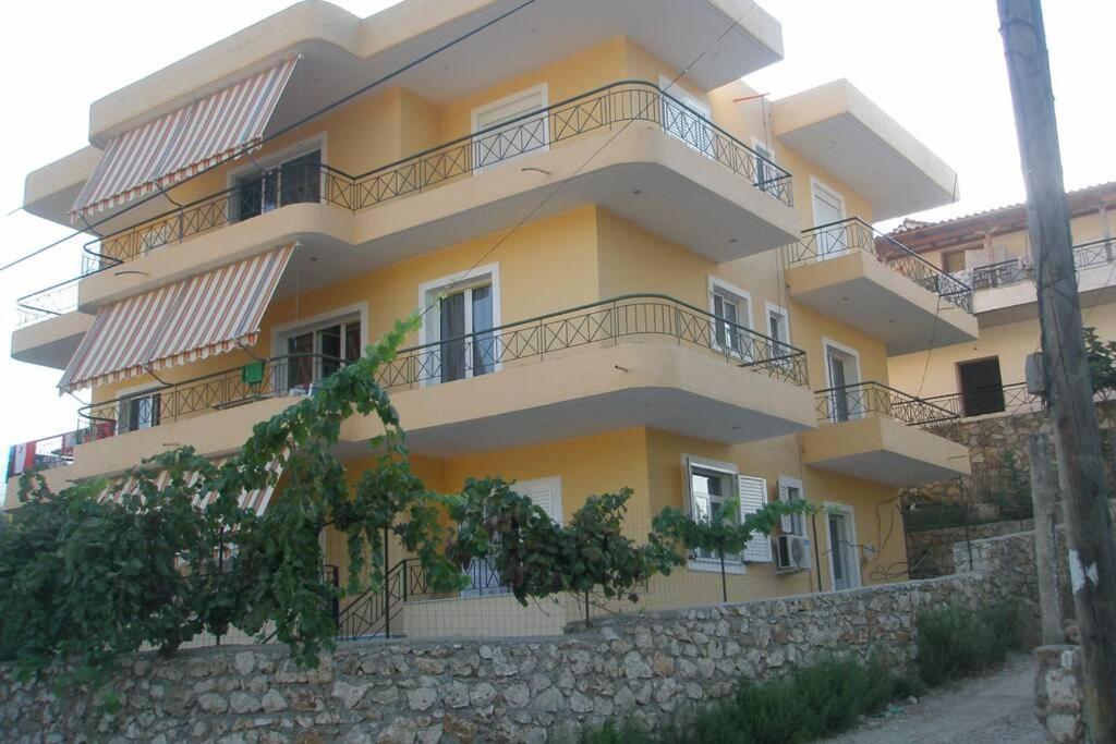 Lina'S Apartment Himare Exterior photo